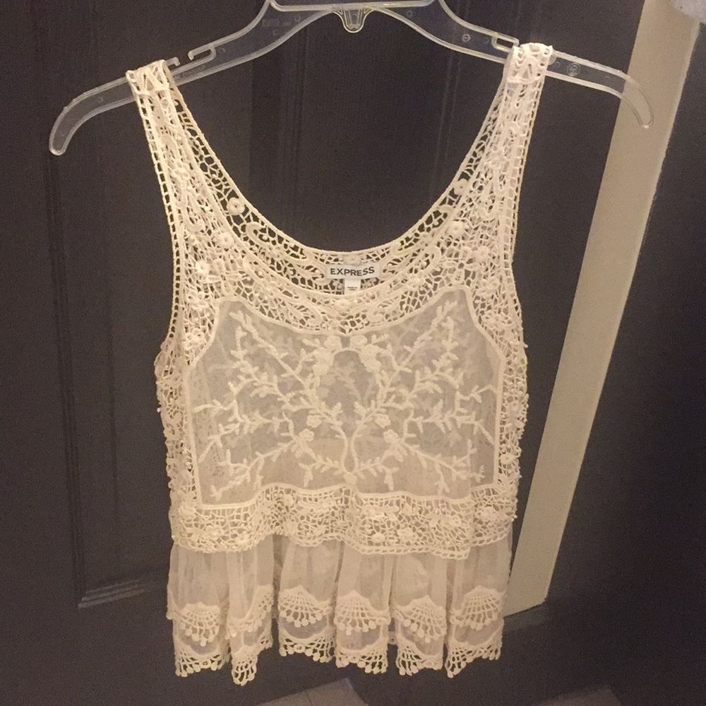 Lace top. Ivory.